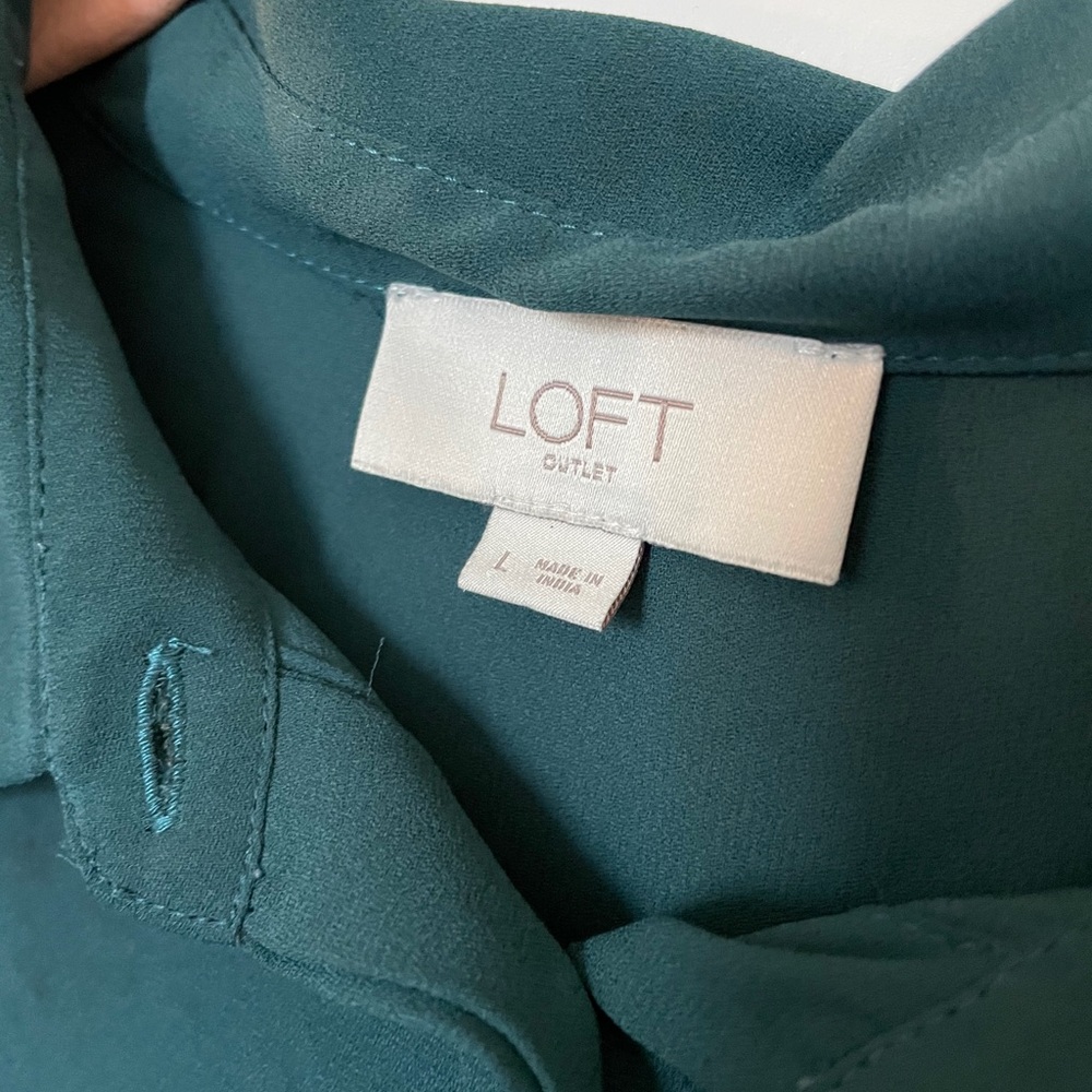 🥳5/$25 Loft Shirt🥳 - Picture 3 of 5